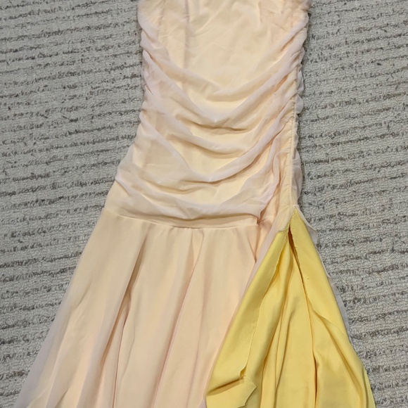 ✨ Light Pink Ballet Dresses with Yellow Lining – Set of Three ✨ - Picture 4 of 8